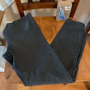 Simply Vera Wang high-waisted Capri leggings